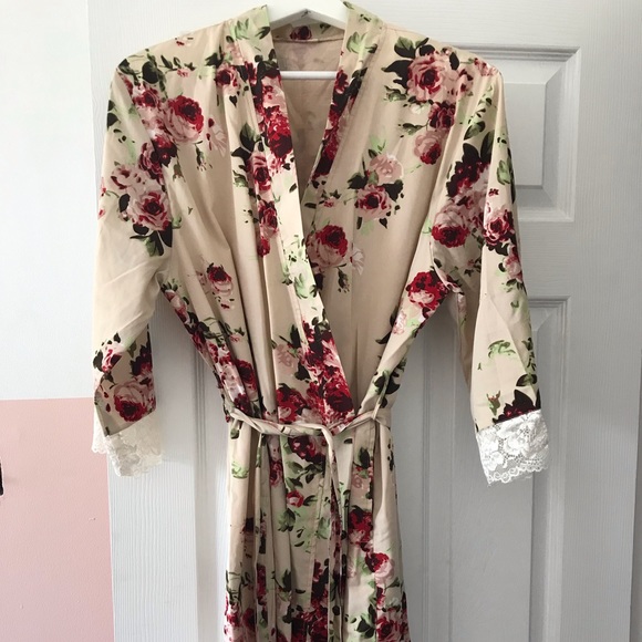 Robe - Picture 1 of 1
